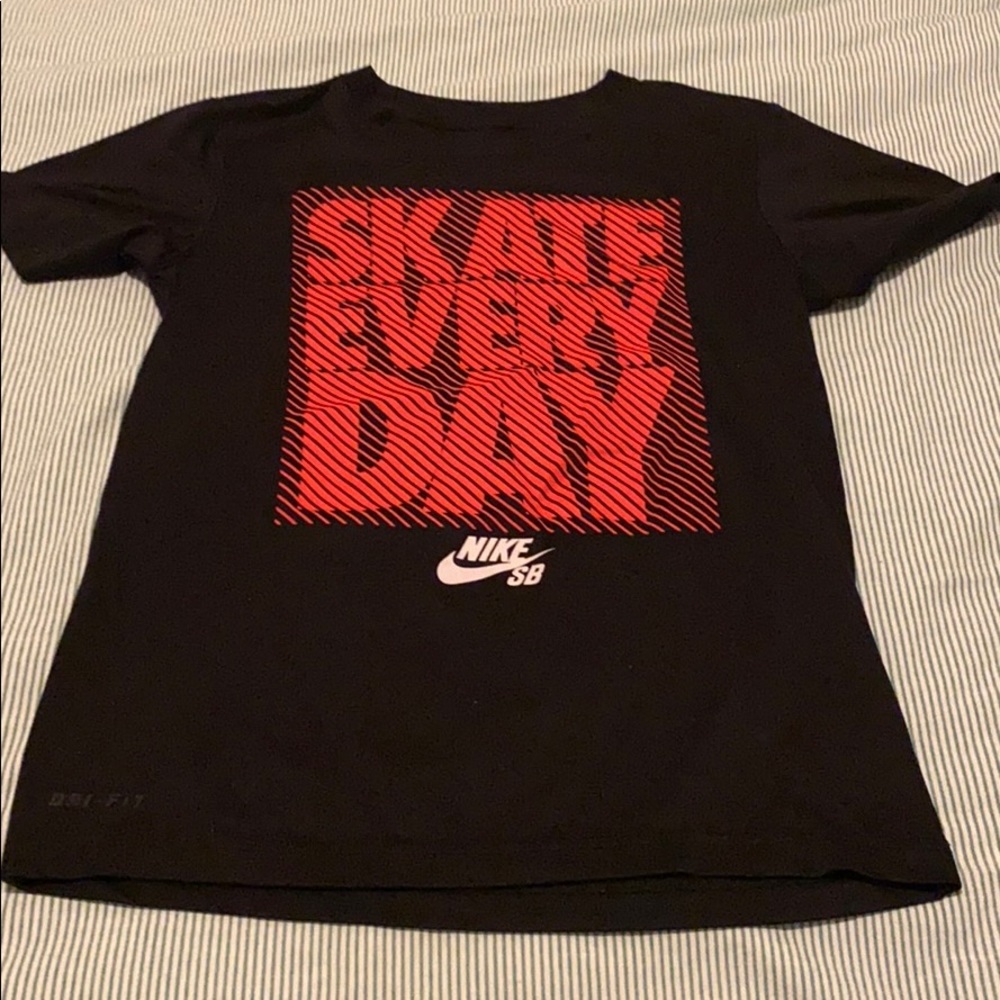 Nike SB tshirt